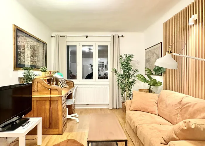 Newly Renovated At Yppenplatz *
