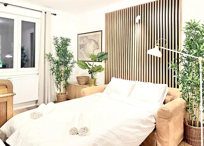 Newly Renovated At Yppenplatz *