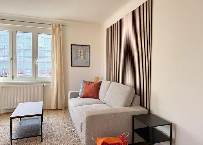 Newly Renovated At Yppenplatz *